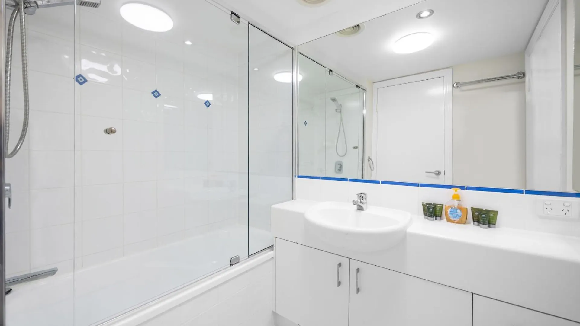 3 Bedroom Apartment With Lift Caloundra 0*,  Austrália